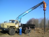 Закручивание винтовых свай УБМ